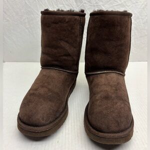 UGG Cozy Shearling-Lined Boot, wos SZ 8, box 9